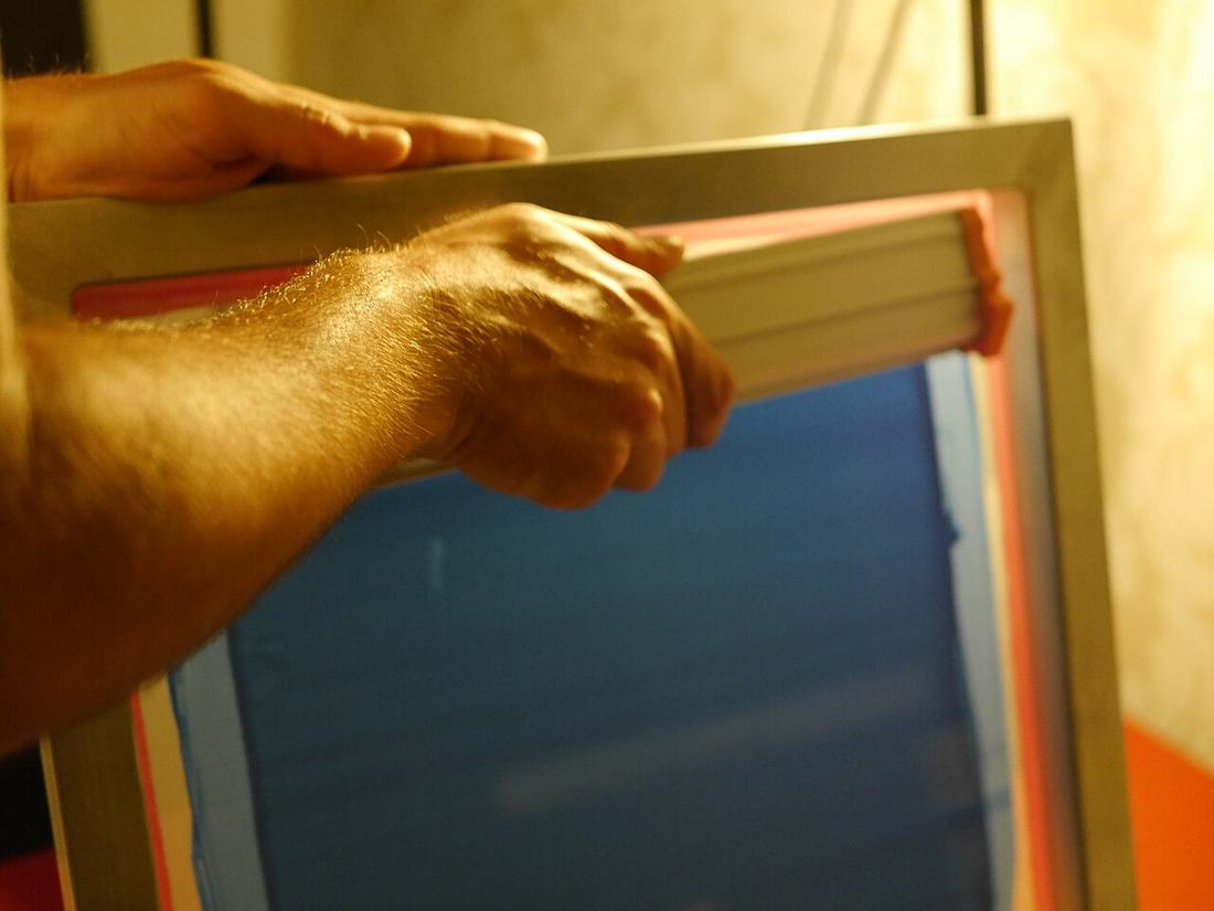 qikink review india print on demand — screen printing frame setup 2026