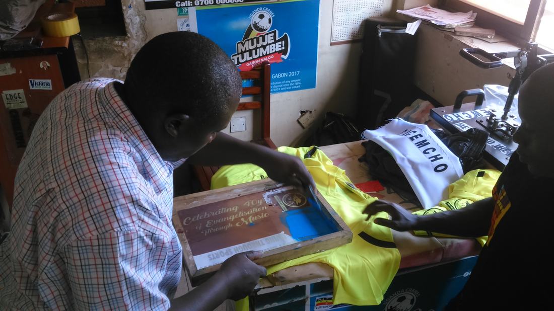 screen printing a design onto jerseys